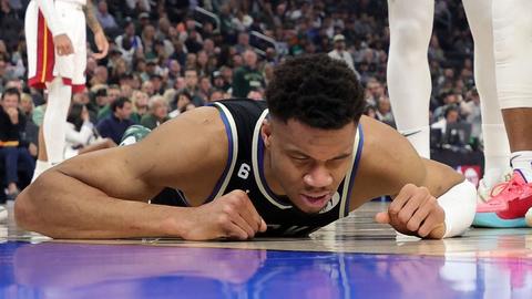 Kubet báo cáo Antetokounmpo trở lại MRI 'sạch sẽ', báo cáo lạc quan rằng anh ấy có thể phù hợp với ván 2