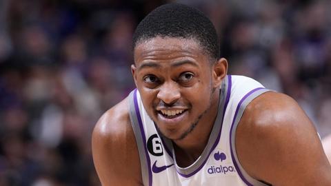 Ku Không cần cú sút vào giây cuối cùng cho chiến thắng này, De'Aaron Fox được vinh danh là Cầu thủ xuất sắc nhất năm của Clutch