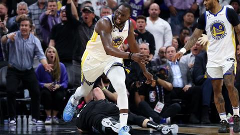 Ku Warriors gây bất ngờ, 'phẫn nộ' vì Draymond Green bị treo giò một trận