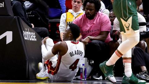 Kubet Victor Oladipo của Heat đã rời sân sau chấn thương đầu gối xấu xí