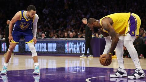 Ku Cập Nhật  Ba pha dứt điểm từ LeBron, Lakers sa sút, loại Warriors