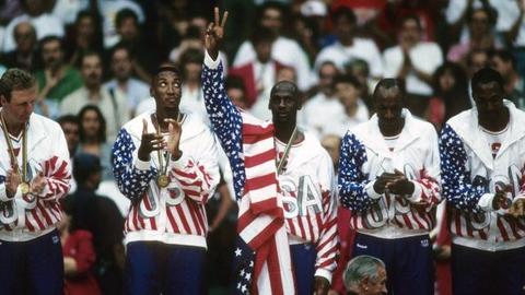 Kubet: Karl Malone thu về 5 triệu đô la với cuộc đấu giá các kỷ vật của Dream Team năm 1992