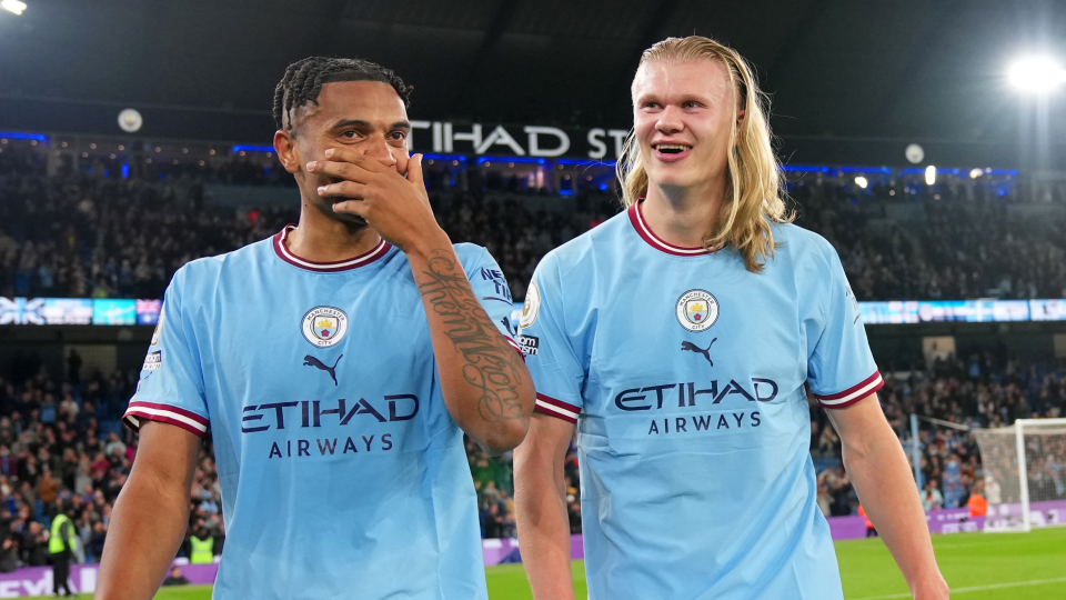 Kubet cập nhật Erling Haaland biến đổi mái tóc: Sự thay đổi phong cách của ngôi sao Man City từ cắt xẻ sang tóc dài, bồng bềnh