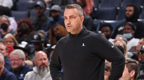 Ku: Raptors được cho là đã thuê trợ lý Rajakovic của Grizzlies làm huấn luyện viên trưởng mới