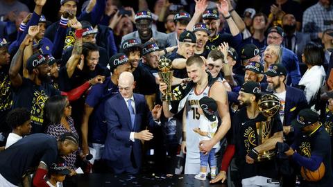 Ku Jokić, Nuggets tiết kiệm tốt nhất của họ cho quý thứ tư, với nó trở thành nhà vô địch NBA