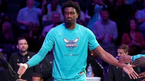 Kubet báo cáo Trung tâm Hornets Mark Williams phẫu thuật ngón tay cái để sửa chữa dây chằng